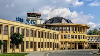 Incident pe Aeroportul Băneasa: un avion de mici dimensiuni a ratat aterizarea. Un zbor redirecționat spre Otopeni