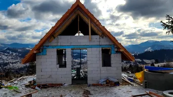 Casă din BCA la roşu de 70 de mp, în 2025. Cât costă manopera şi materialele