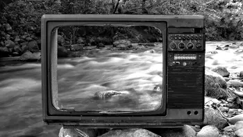 Ce faci cu televizorul vechi dacă ești nostalgic și nu vrei să-l dai la reciclat. Așa îl folosești și nu mai strânge praf degeaba