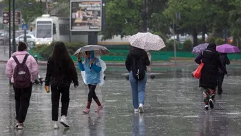 Cât timp vor fi închise școlile, grădinițele și liceele din județele aflate sub cod roșu de ploi. Decizia a fost luată pentru siguranța elevilor