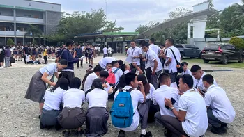 Cutremur puternic de 7,4 în Filipine. Oamenii s-au ghemuit pe străzi în timpul seismului, s-a emis avertisment de tsunami