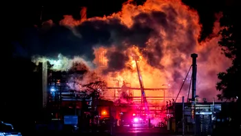 Explozie puternică și incendiu uriaș la una dintre cele mai mari rafinării din SUA