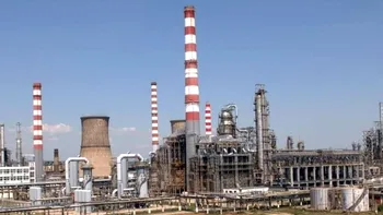 Explozie la rafinăria Lukoil din Ploieşti: o persoană a fost rănită, intervenție de urgență a pompierilor