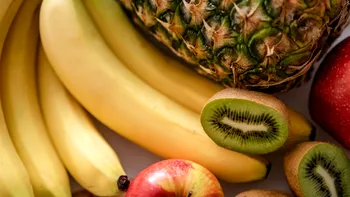 Fructele lângă care să nu pui niciodată bananele. Devin mar0 şi se înmoaie imediat