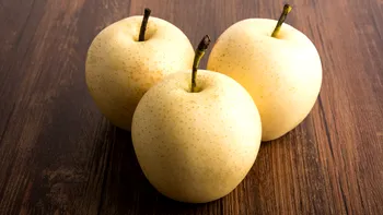 Fructul exotic care seamănă cu mărul, dar are cu totul alt gust. A apărut şi în supermarketurile din România, costă 3 lei