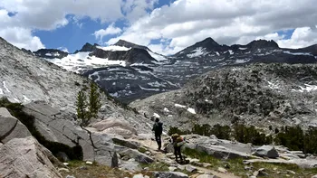 Ghețarii din California dispar, lăsând descoperite vârfuri de munte nevăzute de oameni de mii de ani