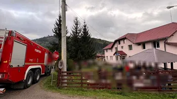 Incendiu la un centru pentru persoane cu dizabilităţi din Suceava. 27 de oameni evacuaţi, un bărbat a suferit atac de panică
