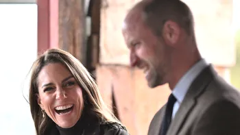 Kate Middleton, într-o ipostază rară. Prinţesa de Wales, fotografiată la o livadă din Irlanda, zâmbetul ei este contagios. Foto