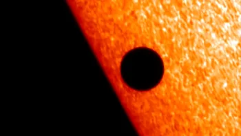 Ipoteza „navei-mamă extraterestre”, pusă la încercare: cometa interstelară 3I/ATLAS se apropie de Soare