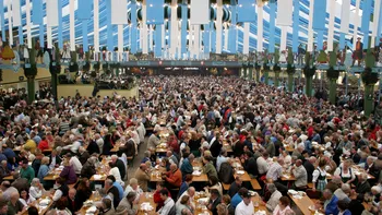 Festivalul berii Oktoberfest a fost închis, după o amenințare cu bombă și explozie Update