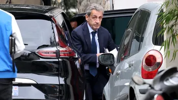 Nicolas Sarkozy va începe executarea pedepsei de cinci ani de închisoare. Frigiderul şi televizorul în celulă, printre condițiile de detenție