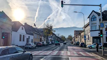 Semafoare care opresc vitezomanii, testate la Brașov. Se fac roșu instant când depășești viteza legală