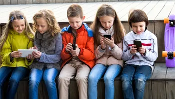 Uniunea Europeană ia în calcul fixarea vârstei minime pentru rețele sociale