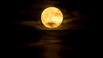 Ce este „Super Luna Recoltei”. Fenomen spectaculos vizibil în noaptea de 6 spre 7 octombrie