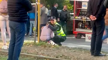 Scene dureroase după explozia din Rahova: mama tinerei însărcinate care a murit, distrusă de durere. Fiul său de 17 ani, în stare gravă: „De două zile mirosea a gaz”