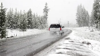 Strat de zăpadă de 50 cm. Cât ține vremea rea și ce regiuni vor fi cele mai afectate de ninsori