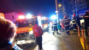 Accident grav în Sectorul 6, pe Bulevardul Uverturii: o mașină a intrat în plin într-o stație de autobuz. Patru pietoni au fost răniți