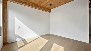 Cât costă să pui parchet și plintă într-un apartament de două camere. Prețuri actualizate
