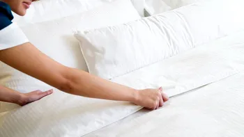 Cum să usuci rapid lenjeriile de pat în casă, fără uscător: ai nevoie doar de un obiect obișnuit din dormitor