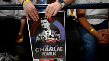 Un polițist pensionar a stat închis 5 săptămâni pentru că a postat pe Facebook un meme despre Charlie Kirk, în America lui Trump