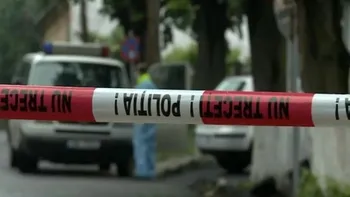 Chiar de ziua onomastică, în timp ce îşi ţinea băieţelul de trei ani în braţe, Mihaela a fost înjunghiată de soţ. S-a întâmplat în faţa bisericii din Beciu, Teleorman