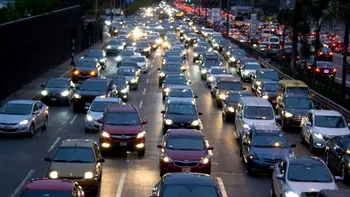 Cu ce viteză trebuie să mergi  în oraș ca să consumi cel mai puțin carburant. Intervalul recomandat de mecanici