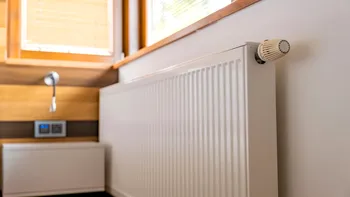 Cum cureți interiorul caloriferului fără să-l demontezi. Metoda pe care o recomandă instalatorii