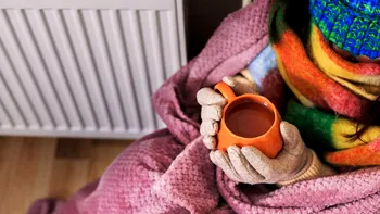 Cum să faci economie 300 de lei pe lună iarna la utilități dacă stai la apartament și nu ai izolație exterioară
