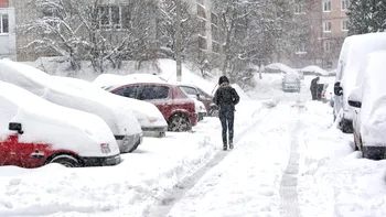 Fenomen meteo rar: trei cicloane au adus iarna în România. Zăpadă de un metru și risc de avalanșă la munte