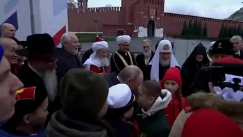 Fetița de 11 ani care i-a cerut socoteală lui Vladimir Putin. „Confruntarea” curajoasă a avut loc chiar în Piața Roșie din Moscova. Fetița l-a impresionat pe liderul de la Kremlin: „Noi îl vom găsi, bine?”