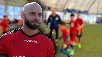 Secretele care îl mențin tânăr pe Giani Kiriță, la aproape 49 de ani. Și-a deschis recent și școală de fotbal: „Am fost întotdeauna sufletul petrecerilor”. EXCLUSIV
