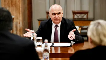 Bolojan lovește din nou în banii bugetarilor. Documentul Guvernului care plafonează bonusurile și rescrie grila de putere în administrație