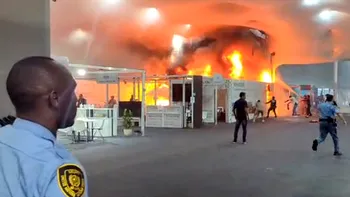 Incendiu la COP30 Belém. Participanții la summitul ONU privind clima, evacuați de urgență: „Flăcările urcau spre tavan. Oamenii țipau”