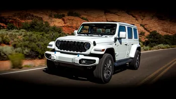 Stellantis recheamă mașini în service a treia oară: Motoarele hibride Jeep 4xe riscă defecte majore