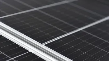 Panouri fotovoltaice iarna: Cum să maximizezi producția de energie în sezonul rece