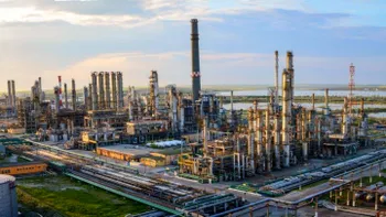 Politico: România și Bulgaria se grăbesc să salveze rafinăriile de petrol de la închidere înainte de sancțiunile SUA împotriva proprietarilor ruși