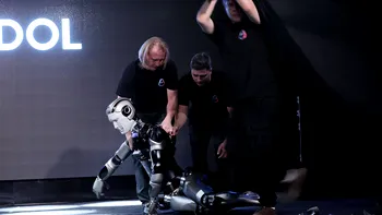 Planeta a râs de primul robot umanoid din Rusia, care părea mai degrabă „pe vodcă” decât pe AI. Care e, de fapt, povestea lui
