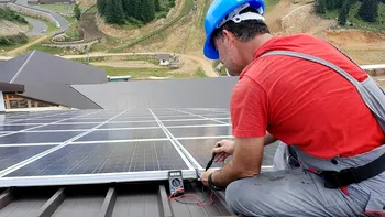 Românii care îşi produc energia electrică singuri vor putea reduce facturile la gaz şi energie la o altă locuinţă. Condiţiile puse de stat