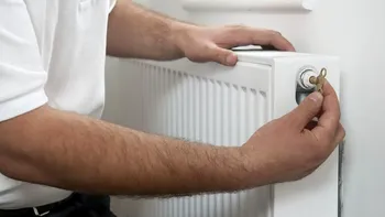 Trucul unui instalator care face caloriferele să încălzească ca în prima zi. Așa devin mult mai eficiente chiar dacă sunt vechi