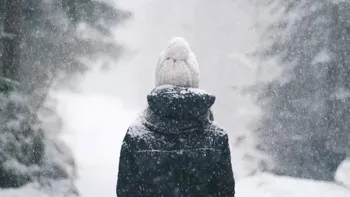 Orașul din România în care a nins înainte de Crăciun. În ce zone mai sunt așteptate zăpezi