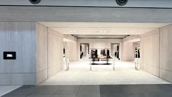 Zara redeschide magazinul din Sun Plaza cu un „robot” care livrează comenzile online VIDEO