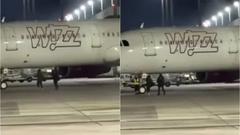 Panică pe aeroportul din Köln. Doi români au alergat pe pistă după un avion Wizz Air, după ce au spart un buton de urgență. Foto
