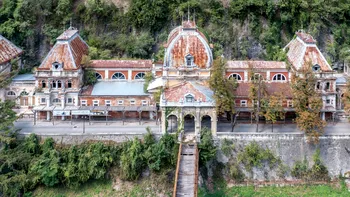 19 hoteluri și băi termale din Băile Herculane revin în patrimoniul statului. Decizie a Curții de Apel Timișoara