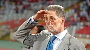 Cornel Dinu a ajuns de nerecunoscut. Boala de care suferă marele fotbalist de la Dinamo: ”Ne respinge, nu vrea să îl vedem”