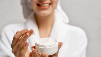 Cine este afacerista din Bistrița acuzată că vindea ilegal creme cu mercur. O femeie a ajuns la spital
