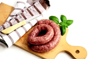 Câtă carne intră la 10 metri de cârnaţi: cantitatea de grăsime pentru a ieşi ca la bunica