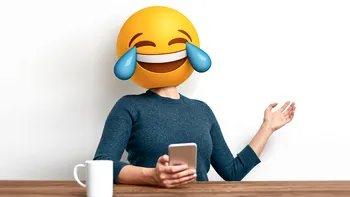 „LOL” a devenit demodat pentru generația Z. Ce emoji și prescurtări te pot face să pari „bătrân” în mesaje
