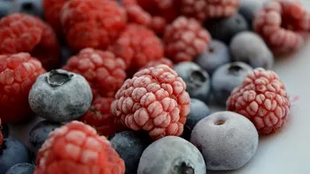 Cum se decongelează corect alimentele: nu trebuie lăsate la temperatura camerei