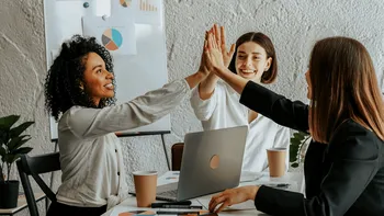 INTERVIU EXCLUSIV despre viitorul femeilor în tech și rolul comunităților care schimbă industria – Roxana Sluser, Senior Project Manager Empower Tech