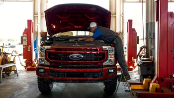 Criza de mecanici lovește Ford: 5.000 de posturi bine plătite rămân neocupate